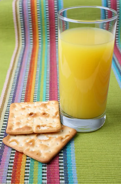 Orange Juice and Crackers — Stock Photo, Image