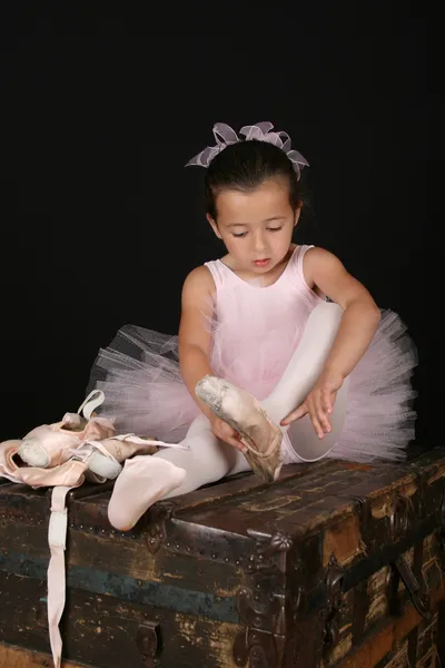 Brunette ballet girl — Stock Photo, Image