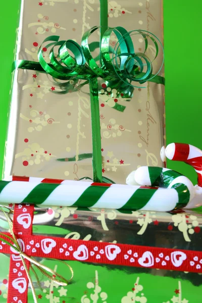 Подарки и конфеты — стоковое фото