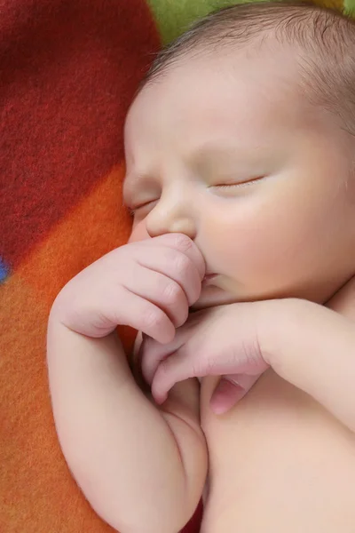 Новорожденный ребенок — стоковое фото