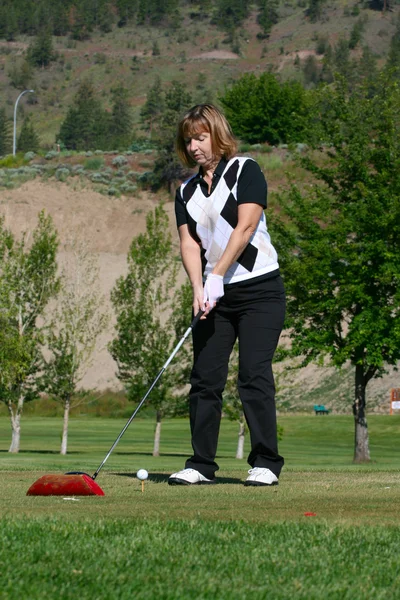 Θηλυκό παίχτης του γκολφ — Φωτογραφία Αρχείου