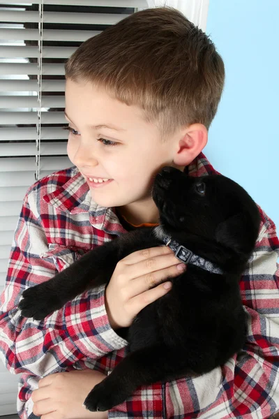 男孩和小狗 — 图库照片