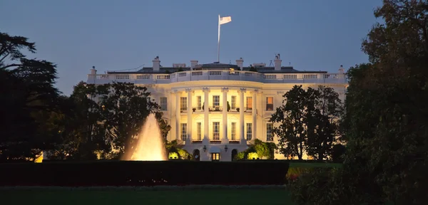 La Casa Blanca en la noche Fotos de stock libres de derechos