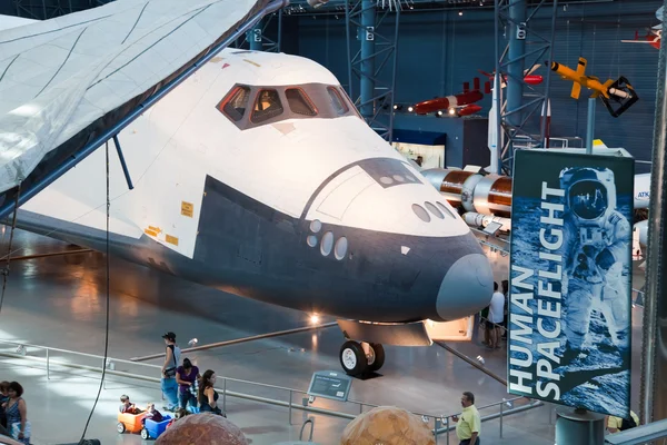 Chantilly, virginia - 10. Oktober: Space Shuttle Enterprise — Stockfoto