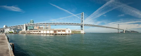 Κρεμαστή Γέφυρα κόλπων oakland στο Σαν Φρανσίσκο να yerba buena είναι — Φωτογραφία Αρχείου
