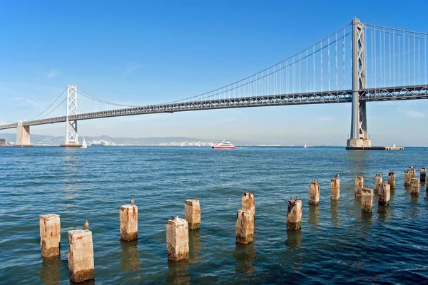 Oakland bay hängbro i san francisco till yerba buena — Stockfoto
