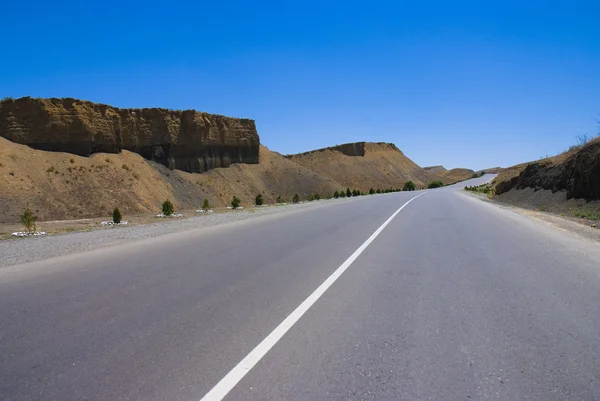 Road to the mountains in Turkmenistan. — Stock Photo, Image