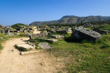 Antik Hierapolis kentinin kalıntıları, ilkbahar zamanı Türkiye