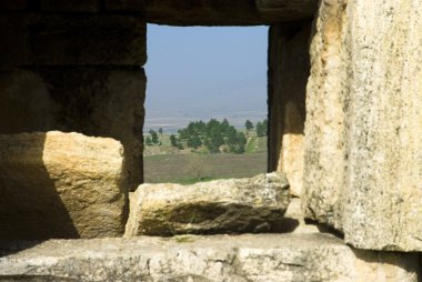 Antik Hierapolis kentinin kalıntıları, ilkbahar zamanı Türkiye