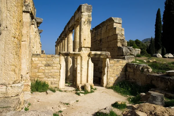 Ruinas de la antigua ciudad de Hierápolis primavera, Turquía — Foto de Stock