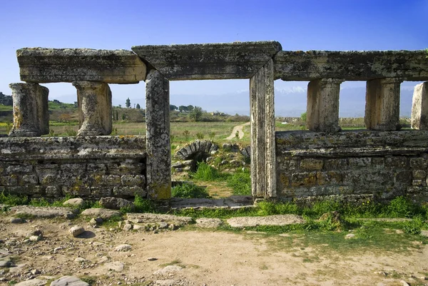Ruinas de la antigua ciudad de Hierápolis primavera, Turquía — Foto de Stock