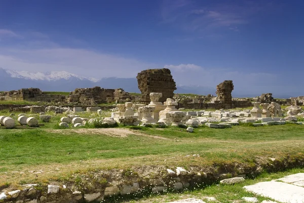 A város a római birodalom a mai, denizli, Törökország, pamukkale a Laodiceai romjai. — Stock Fotó