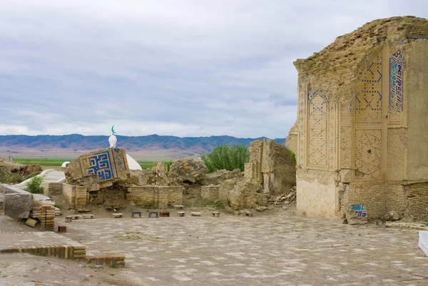 土库曼斯坦阿什哈巴阿瑙-帝辟毁历史清真寺。 — 图库照片