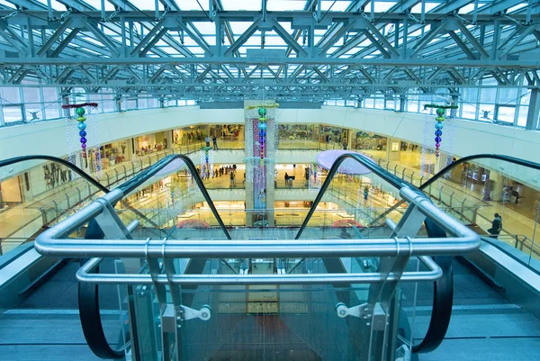 Ескалатор магазину в торговому центрі Ліцензійні Стокові Фото