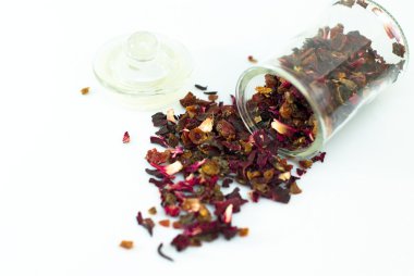 beyaz zemin üzerine kurutulmuş hibiscus