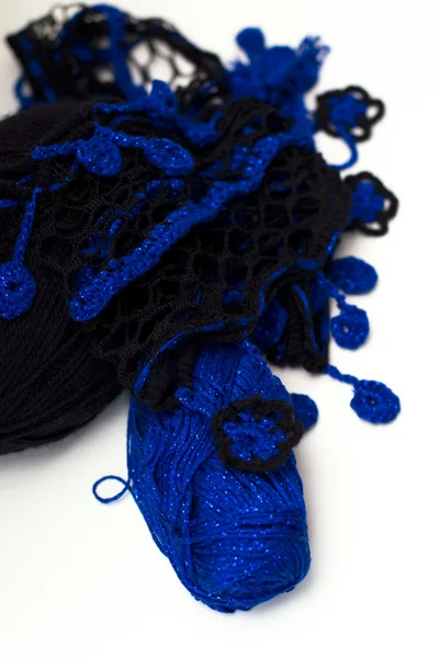 Příze modrá a černá s lurexovým pro pletení — Stock fotografie