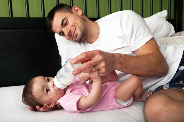 Portrait of father feeding daughter — Stock Photo, Image