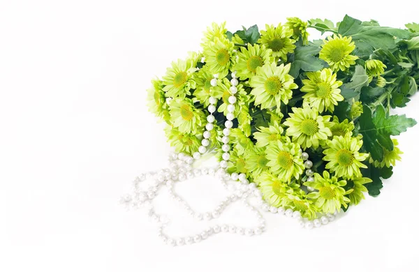 Chrysanthemums and pearl — Stock Photo, Image