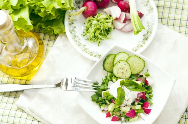 Salatalık ile turp salatası — Stockfoto