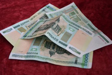 Yeni Belarus ruble evden