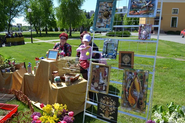 En las calles de Slutsk. Exposición al aire libre . — Foto de Stock