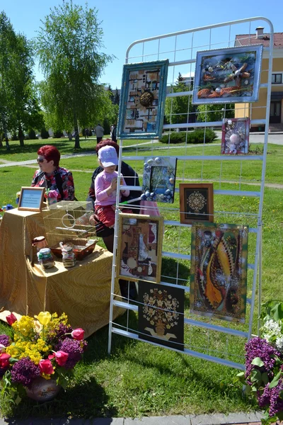 On streets of Slutsk. Exhibition open-air. — Stock Photo, Image