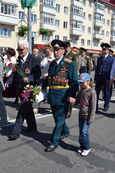 Dag van de overwinning. feestelijke demonstratie. — Stockfoto