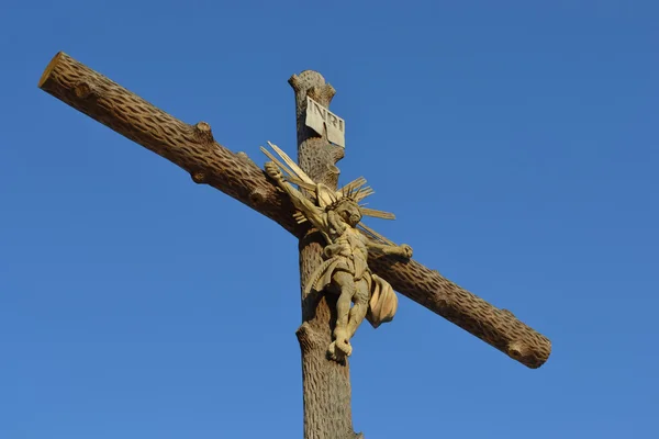 Cruz y crucifixión de Isusa en una iglesia de Bozhego del Cuerpo en Nesviz —  Fotos de Stock