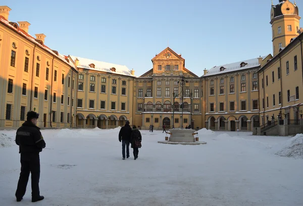 Der Eingang in neswischski das Schloss. Weißrussland. Februar 2012. — Stockfoto