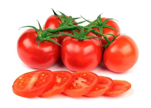 Rodajas de tomates y tomates frescos — Foto de Stock