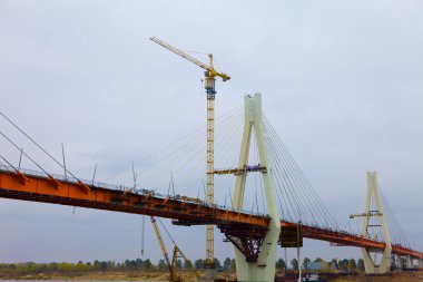 Köprü yapım aşamasındadır