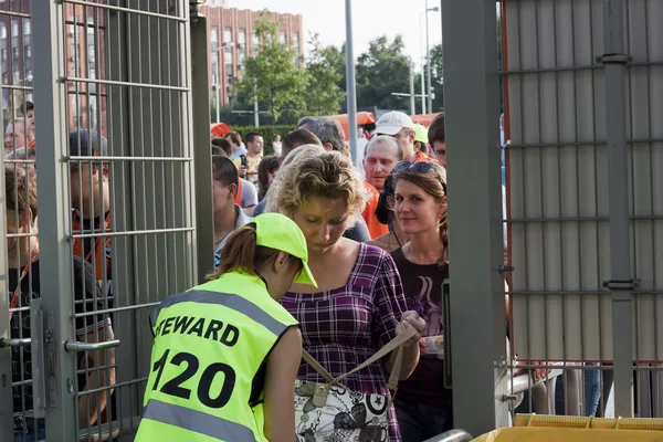 Kadın steward Çekler — Stok fotoğraf