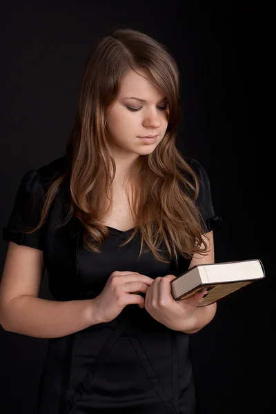 Menina com livro na mão — Fotografia de Stock