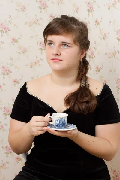 Promyšlené žena pití kávy — Stock fotografie