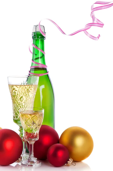 Boules de Noël et bouteille de champagne — Photo