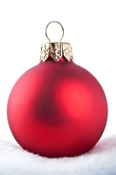 Closeup de bola vermelha de Natal — Fotografia de Stock