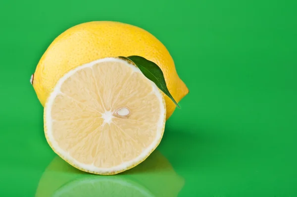Frisk gul citron - Stock-foto