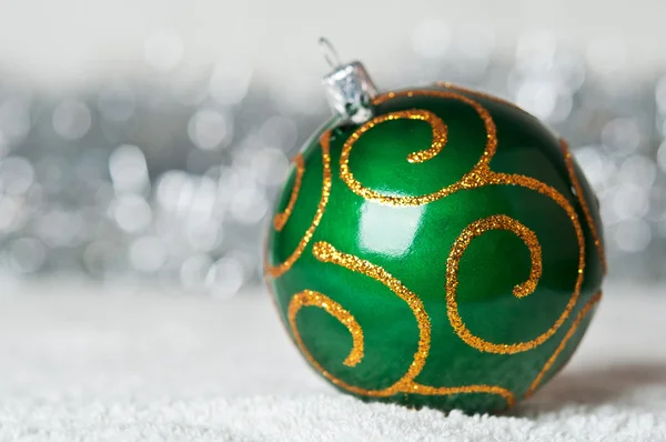 Bola verde de Navidad —  Fotos de Stock