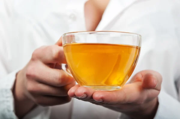 Infermiera in possesso di una tazza di tè — Foto Stock