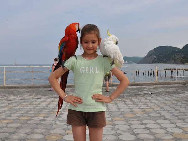 papağan ile kız