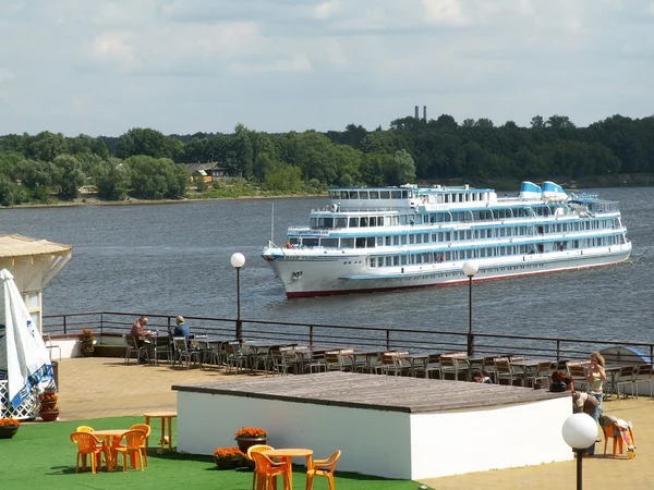 El barco en el Volga Imagen de archivo