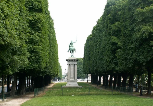 O beco das árvores em Paris — Fotografia de Stock