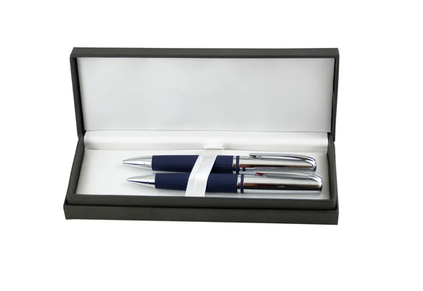 钢笔和铅笔在礼品盒 — 图库照片