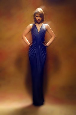 Elbiseli kız.