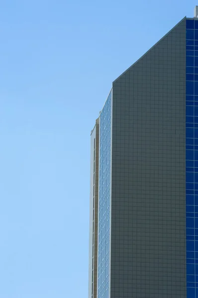 Himlen och byggnaden — Stockfoto