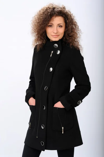 黒いコートの女の子 — ストック写真