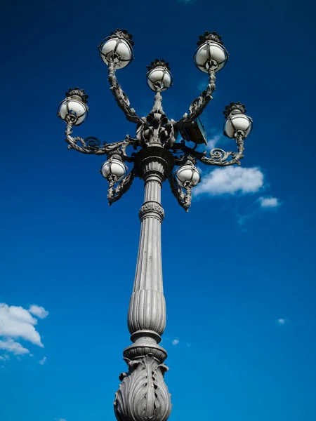 イタリアでオリジナルの街路灯 — ストック写真