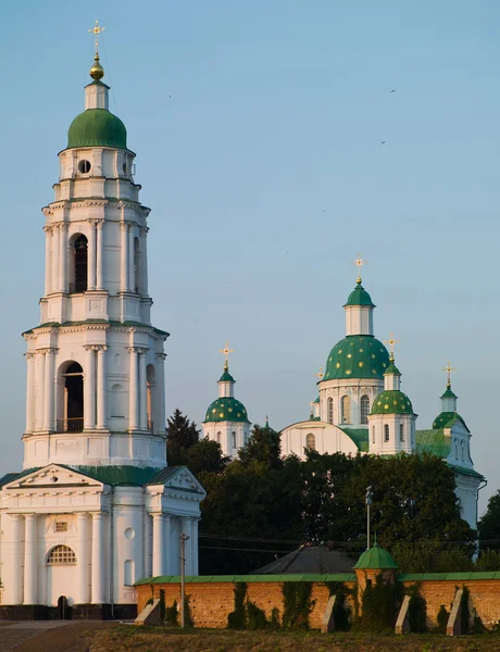 Белая церковь — стоковое фото