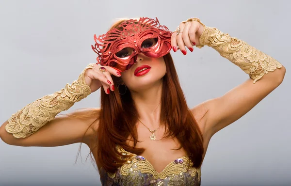 Mooi meisje met een masker — Stockfoto