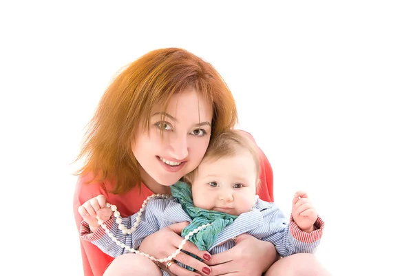 Mãe segurando a mão de uma pequena filha — Fotografia de Stock